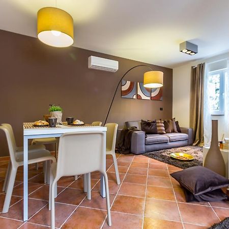 Apartments Stella Ровинско село Екстериор снимка