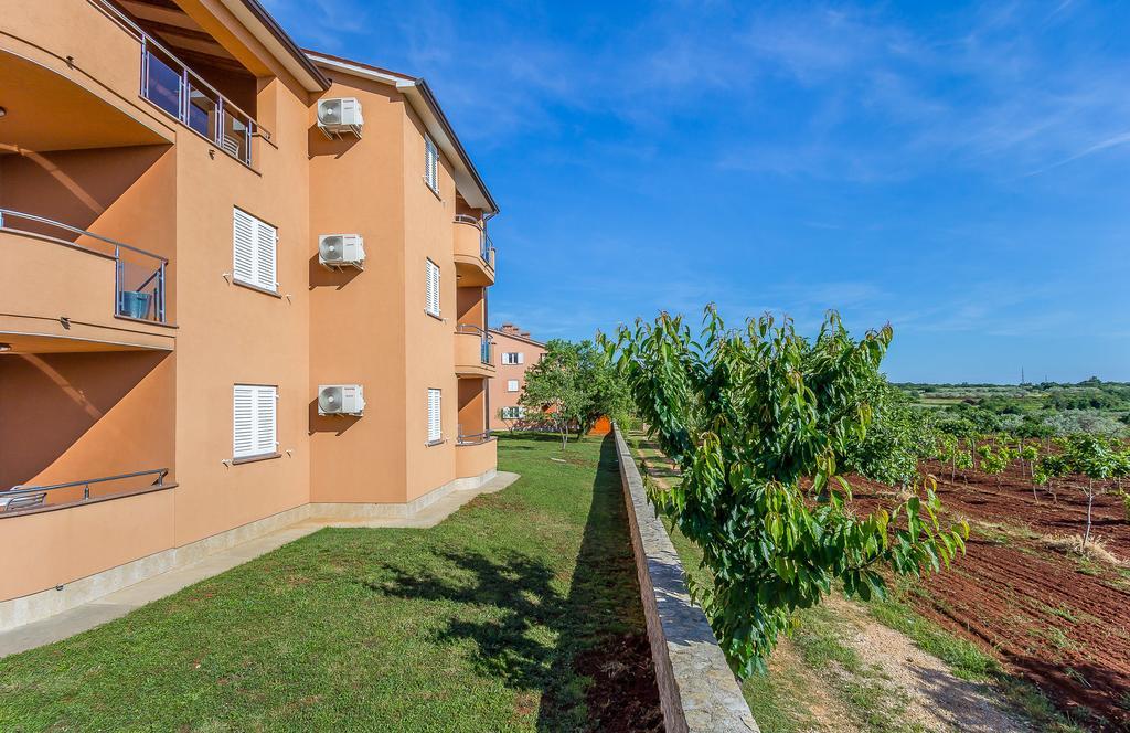 Apartments Stella Ровинско село Стая снимка
