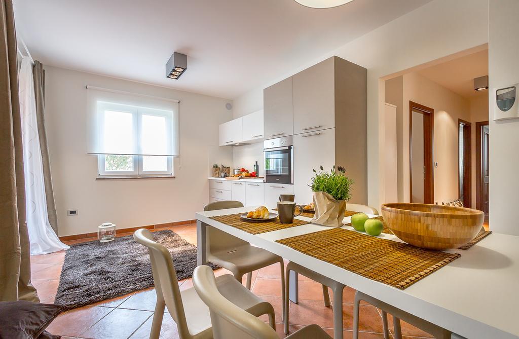 Apartments Stella Ровинско село Стая снимка