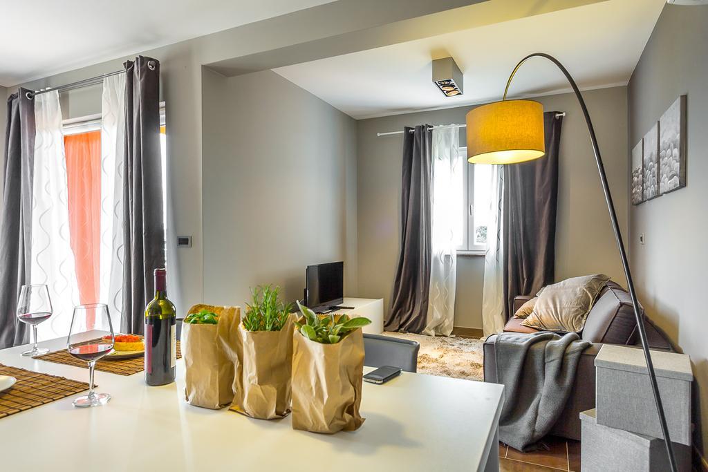 Apartments Stella Ровинско село Стая снимка