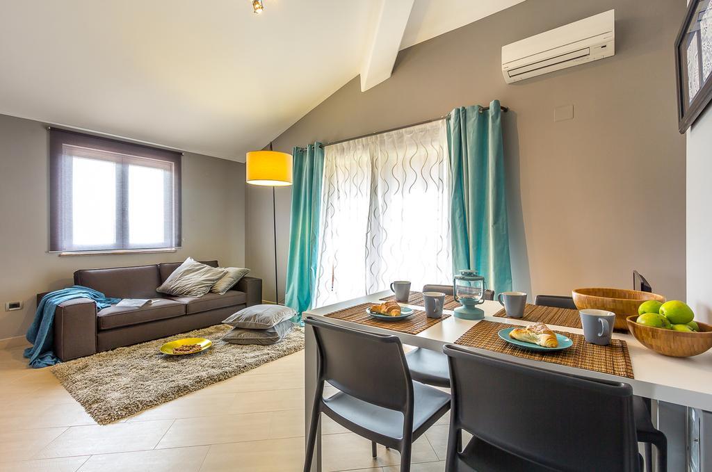 Apartments Stella Ровинско село Стая снимка