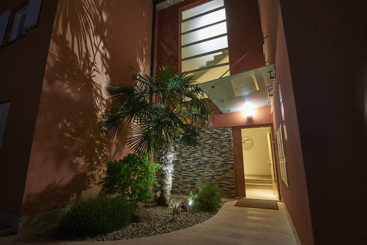 Apartments Stella Ровинско село Екстериор снимка