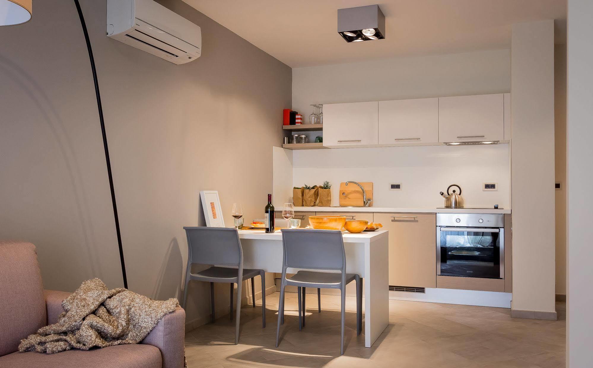 Apartments Stella Ровинско село Екстериор снимка