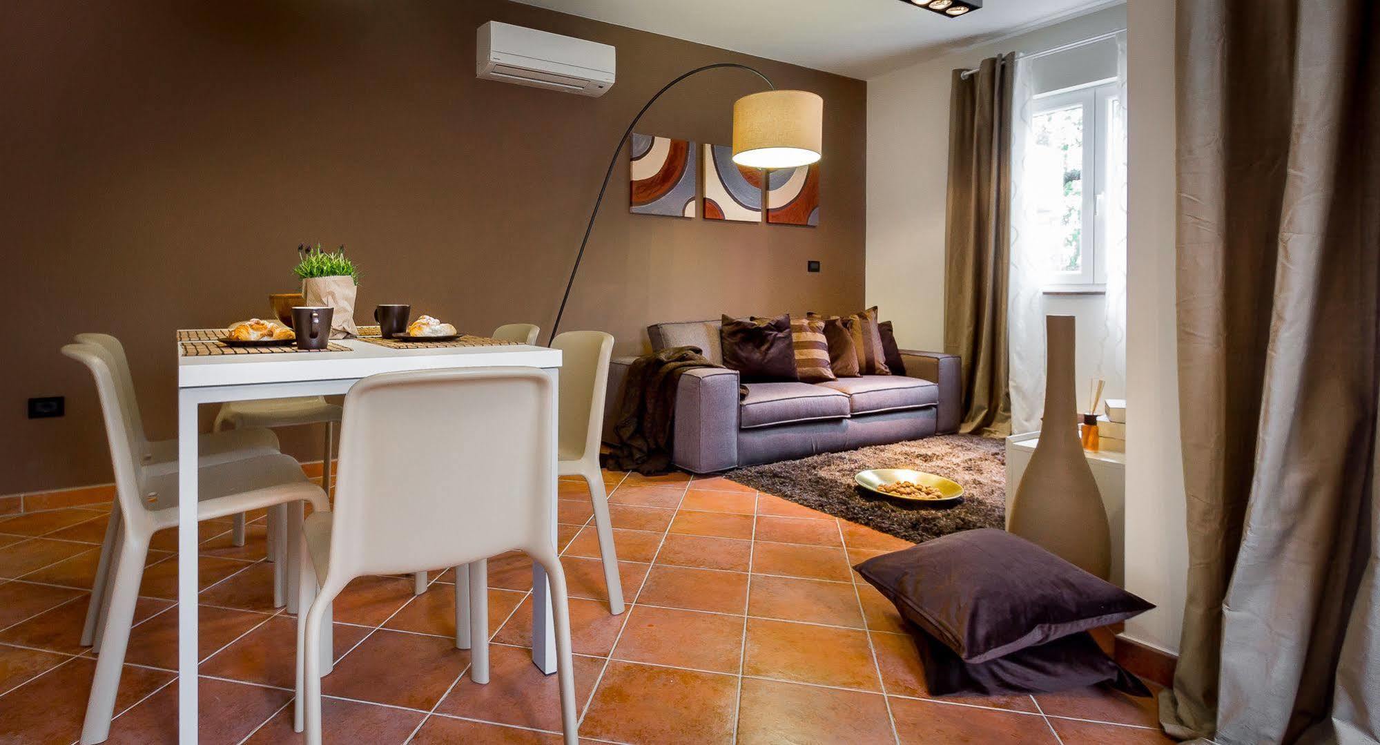 Apartments Stella Ровинско село Екстериор снимка