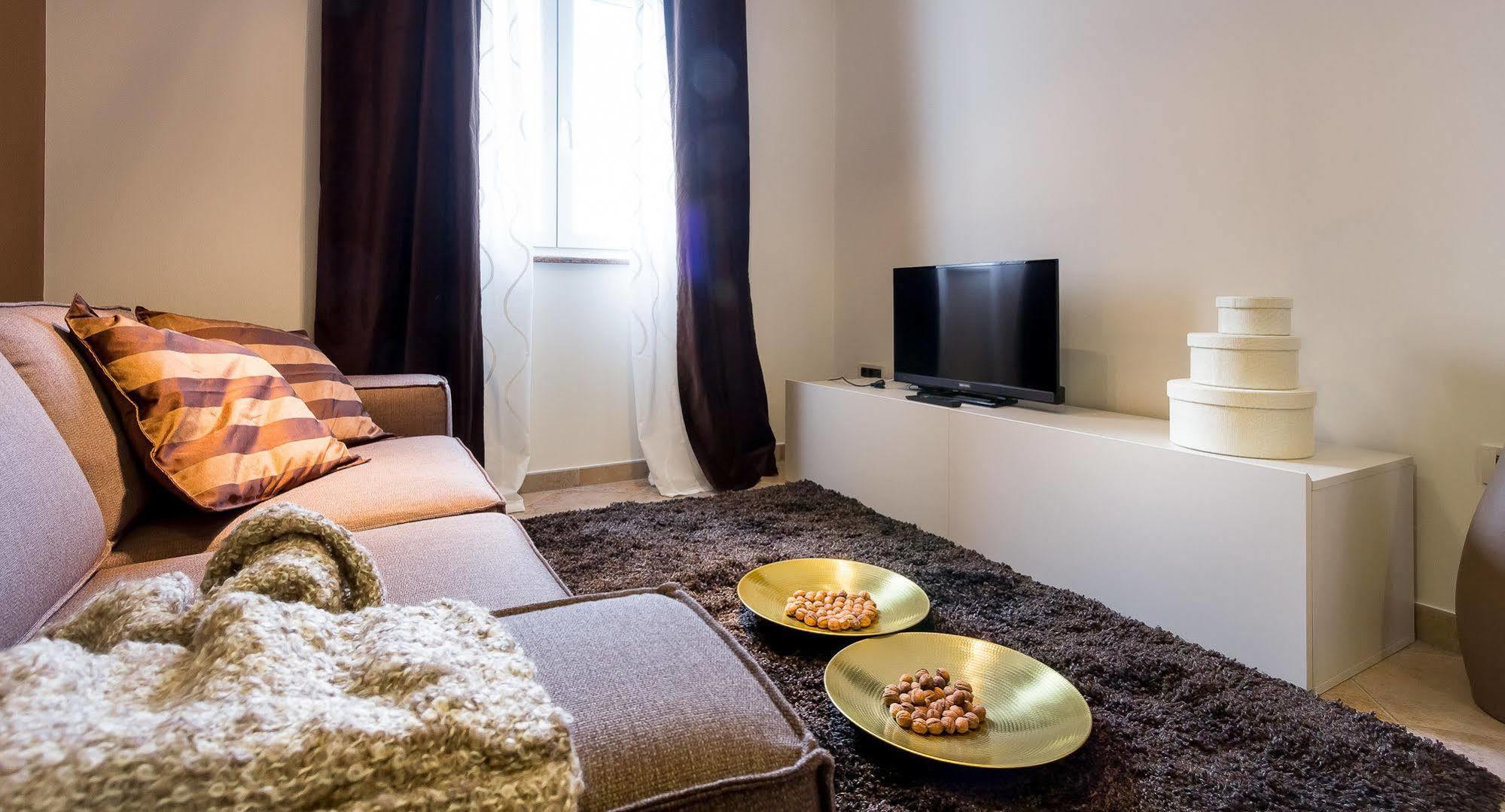 Apartments Stella Ровинско село Екстериор снимка